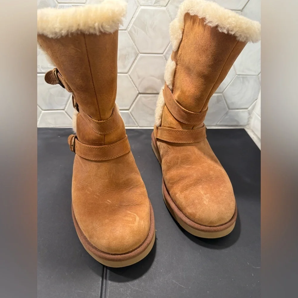 Ugg Woman’s Beckett Boots Sz 6 Chestnut Brown Leather Strap Closure Sheepskin